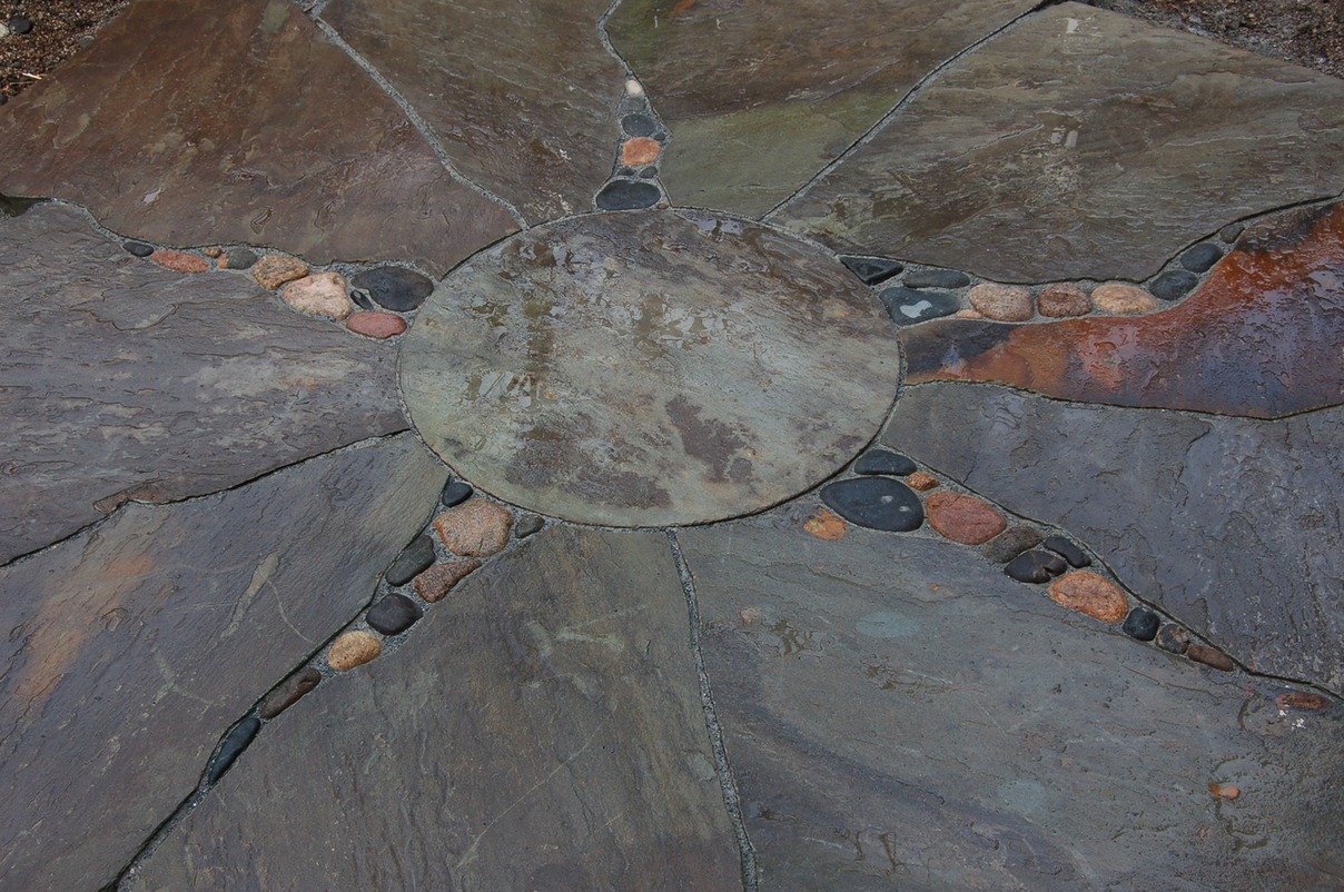 Irregular bluestone patio "cosmo" design