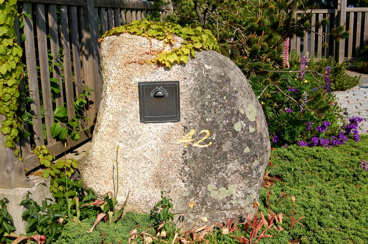 Glacial boulder mail box