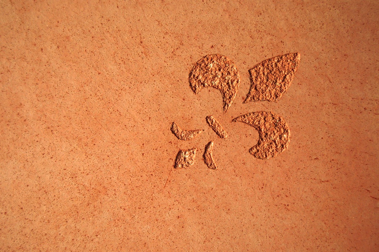 Tadelakt with sgraffiato 